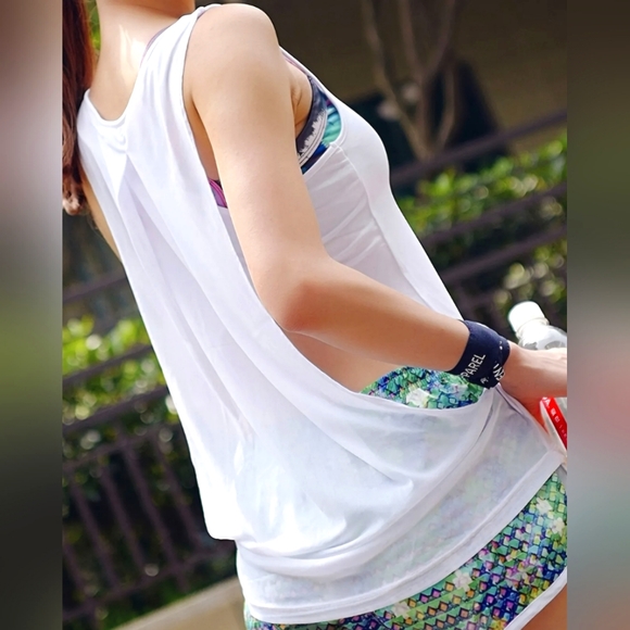 Women's Solid White Cut Out, Double Layer Mesh Back Fitness Top - Picture 4 of 8